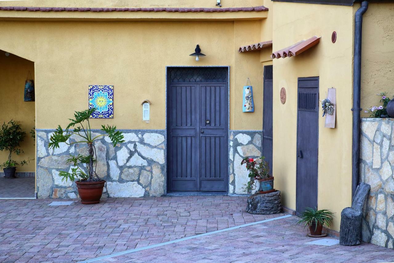 Villa Yellow House Licata Bagian luar foto